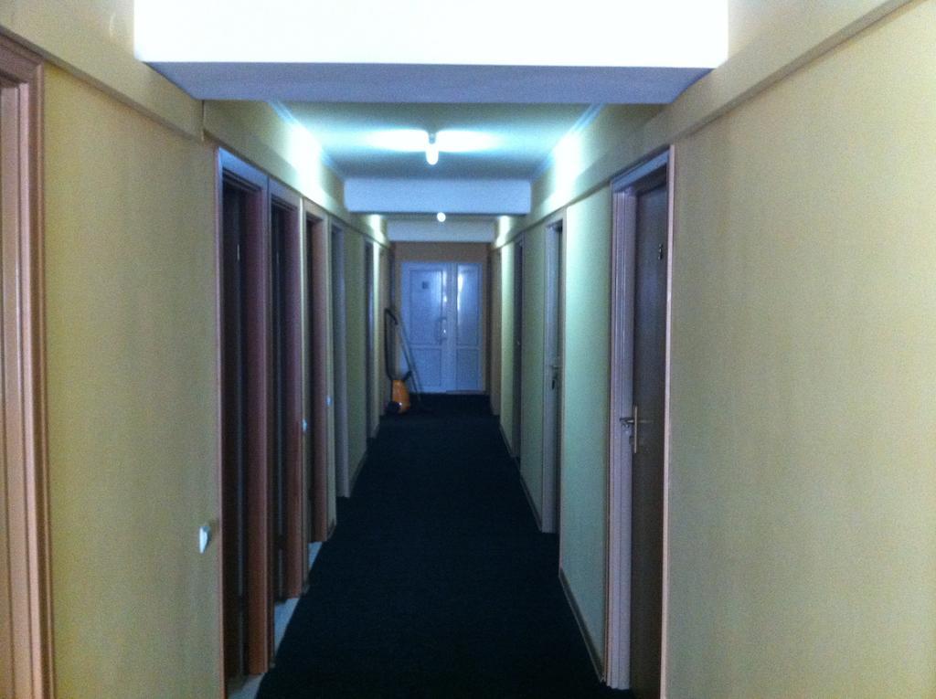 Molodizhniy Hostel Lviv Kültér fotó